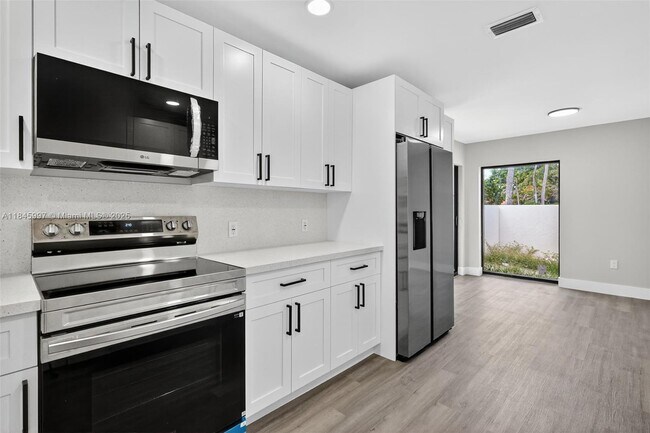 Building Photo - 17329 NW 62nd Ct