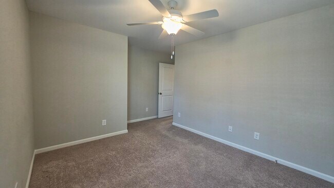 Building Photo - 588 Brushwood Dr