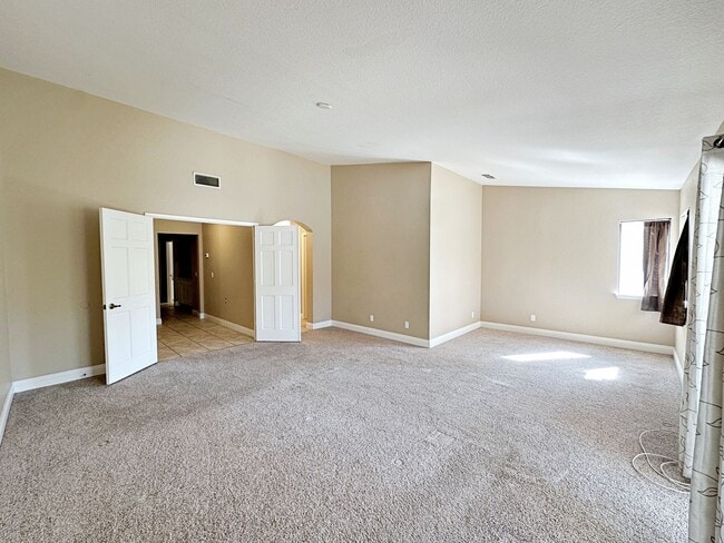 Building Photo - Green Valley Luxury Single Story: Pool, Putting Green, 4 Bedrooms, SOLAR!