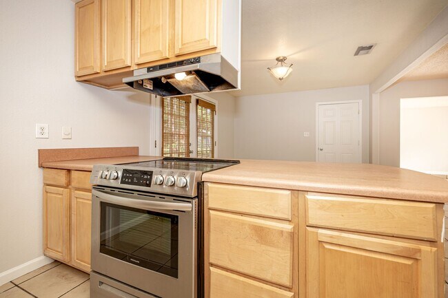 Building Photo - 2840 Gardendale Ave