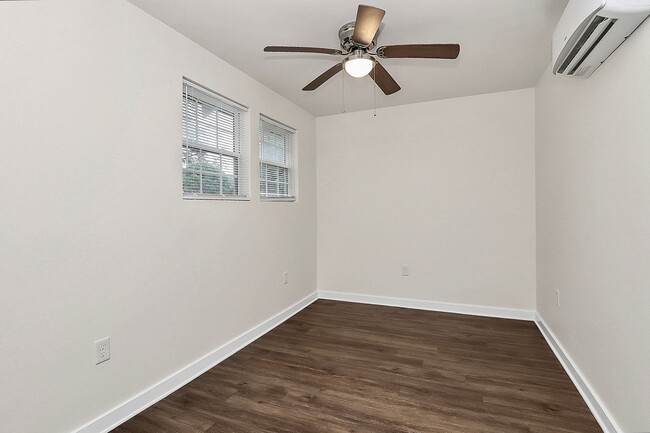 Building Photo - Rent Special on Affordable Duplex in Ender...