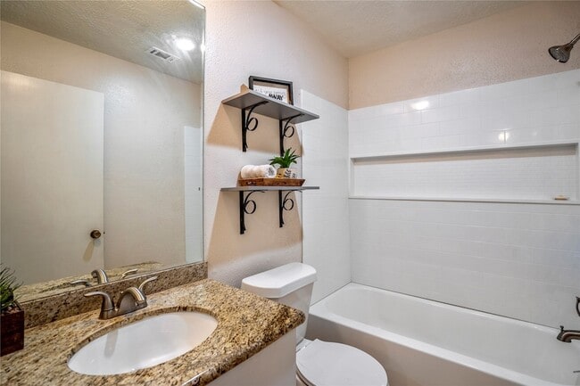 Building Photo - 11817 Southlake Dr