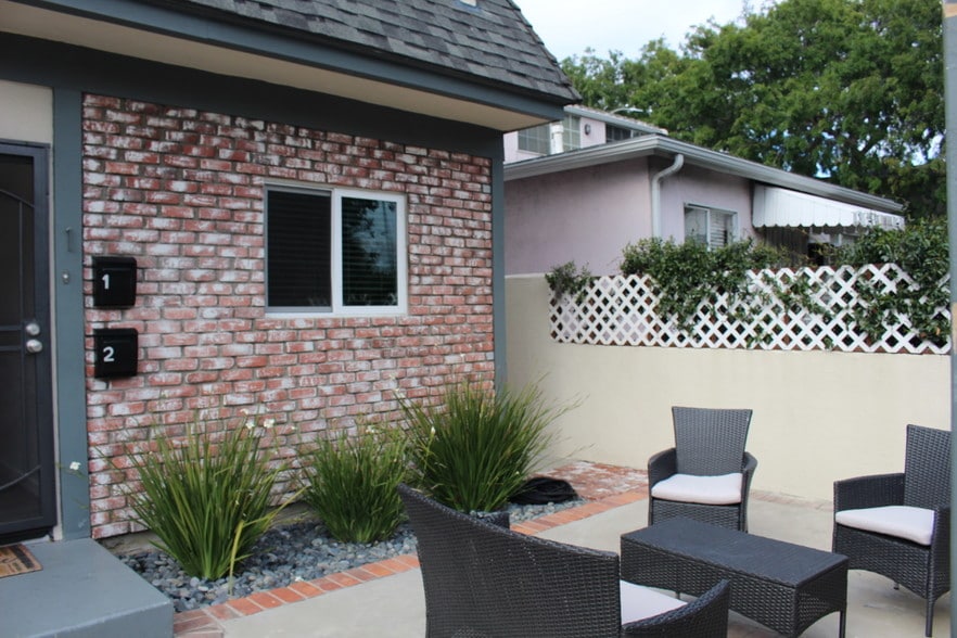 Outdoor Lounge Area - 9703 National Blvd