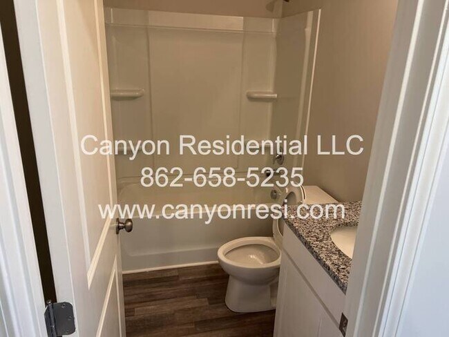 Building Photo - 535 Dayspring Dr