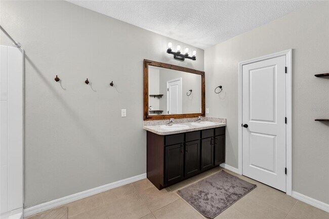 Building Photo - 11176 Leland Groves Dr