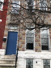 Building Photo - 2 Bedroom 1 Bath with Den Townhouse in Baltimore City