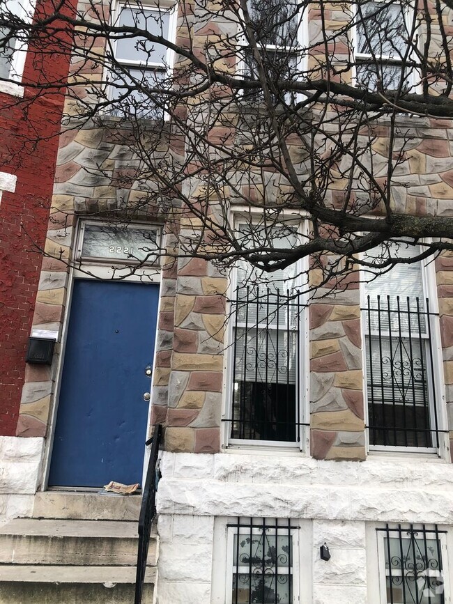 Building Photo - 2 Bedroom 1 Bath with Den Townhouse in Bal...