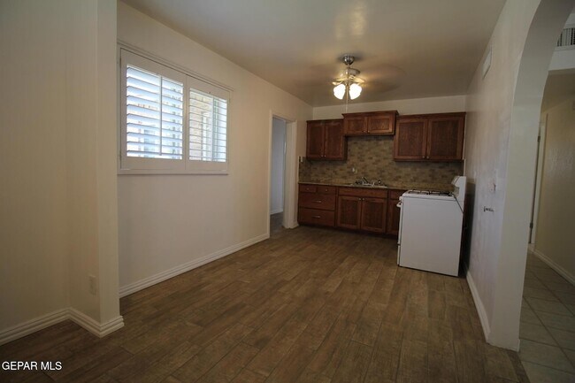 Building Photo - 2529 Jackson Ave