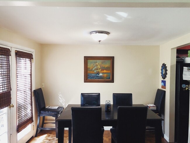 Building Photo - 1725 Lake Sherwood Dr