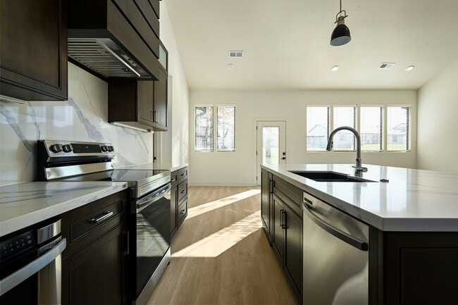 Building Photo - Stunning 2-bedroom, 2-bathroom, 2-car Townhome In Raymore MO