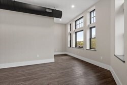 Building Photo - 409 Main St