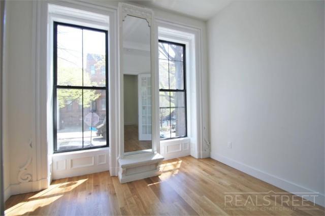 Building Photo - 3 bedroom in BROOKLYN NY 11206