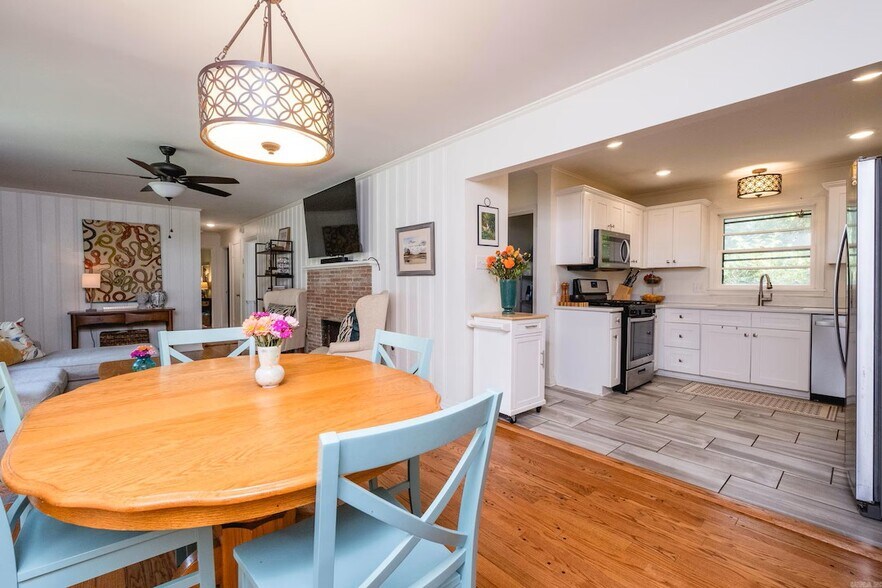 Building Photo - 2100 Durwood Rd