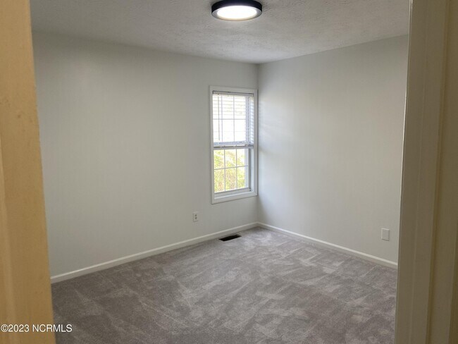 Building Photo - 338 Emerald Cove Ct