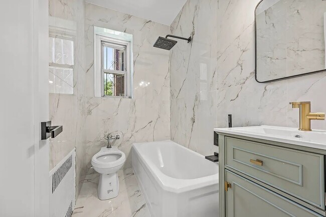 Building Photo - 124-16 84th Rd