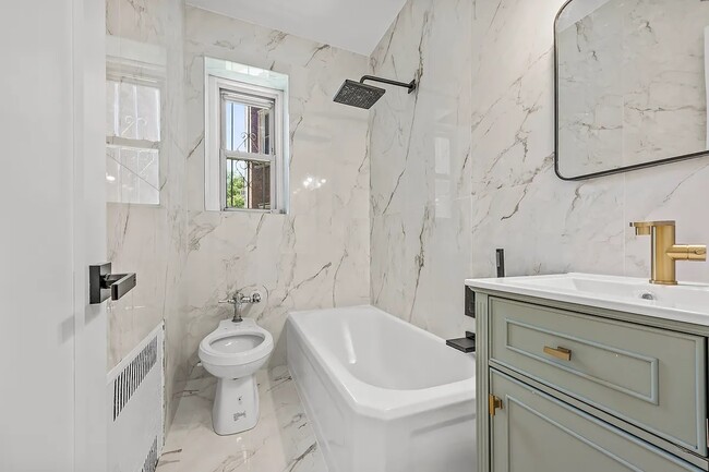 Building Photo - 12416 84th Rd-1D