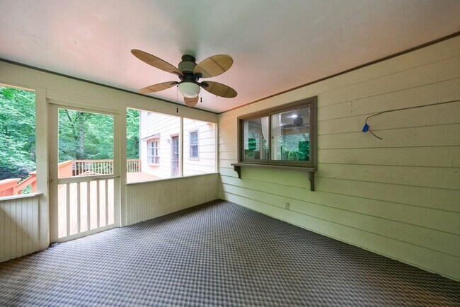 Building Photo - 10565 Shallowford Rd