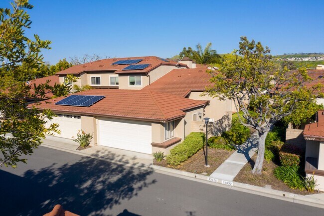 Building Photo - Beautiful Furnished Home in Seaside Villas Near Doheny Beach!