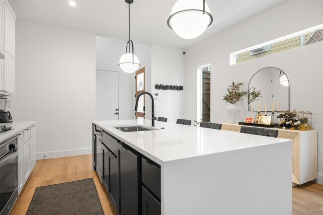 Building Photo - 416 Grandview Ave