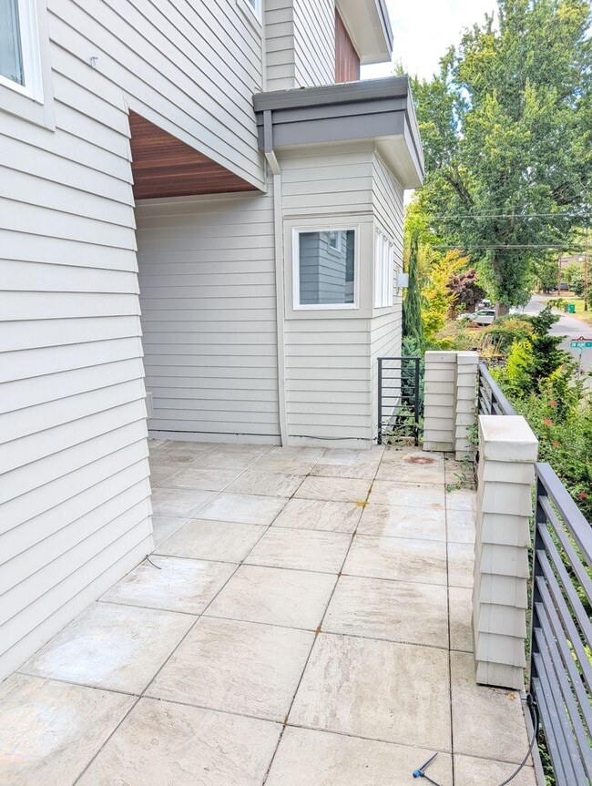 Building Photo - Stunning Modern Home in South Burlingame -...
