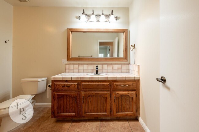 Building Photo - Woodward Park Home, 3BR/2BA, Pool, Spa, Gr...