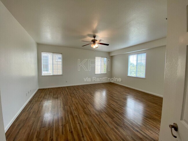 Building Photo - 10814 Peony Pl Dr