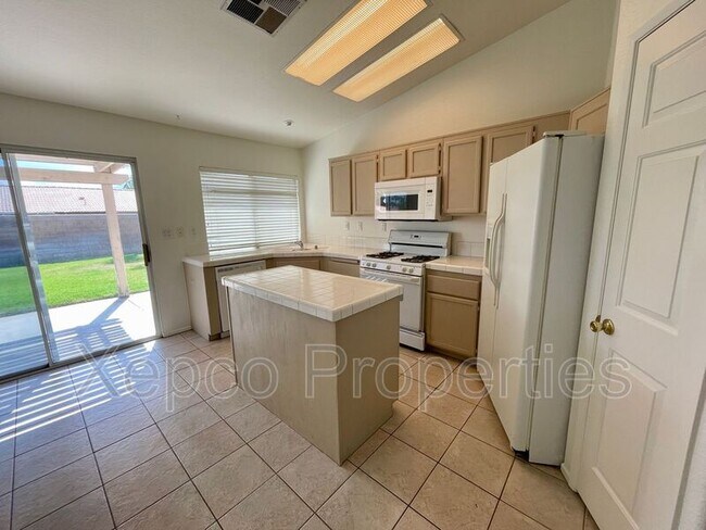 Building Photo - 79225 Laurie Ct