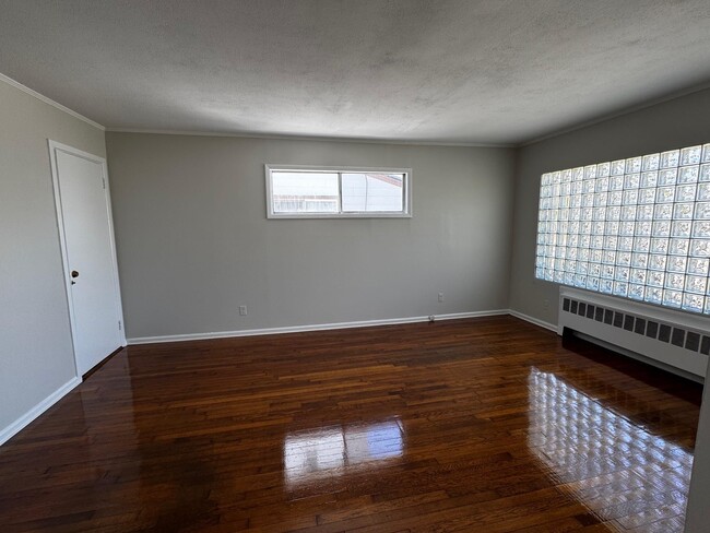 Building Photo - 444 E Park Ave