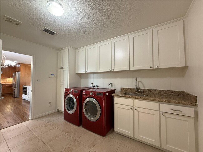 Building Photo - 5007 Shady Nook Ct