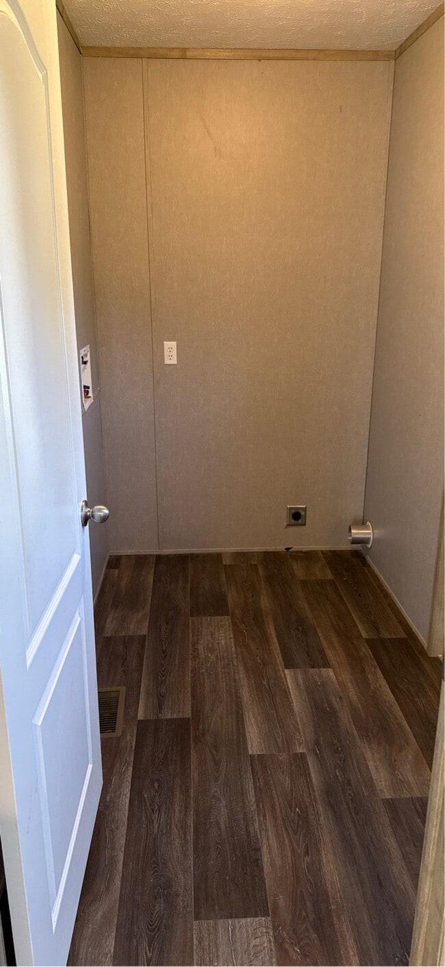 Building Photo - 129 W Spruce