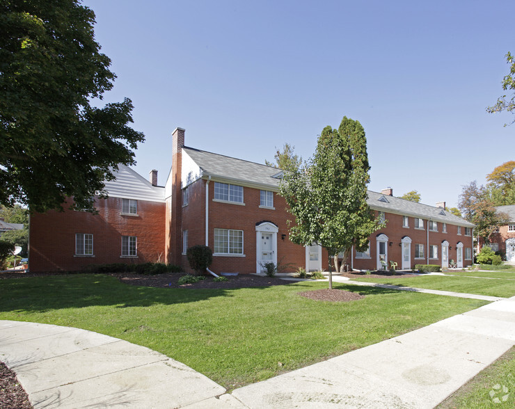 Primary Photo - Colonial Court Terraces