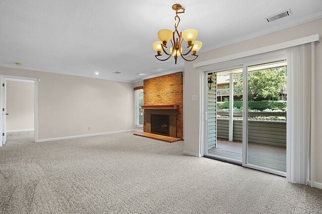 Building Photo - Spacious 2-Bedroom, 2-Bath Condominium in ...