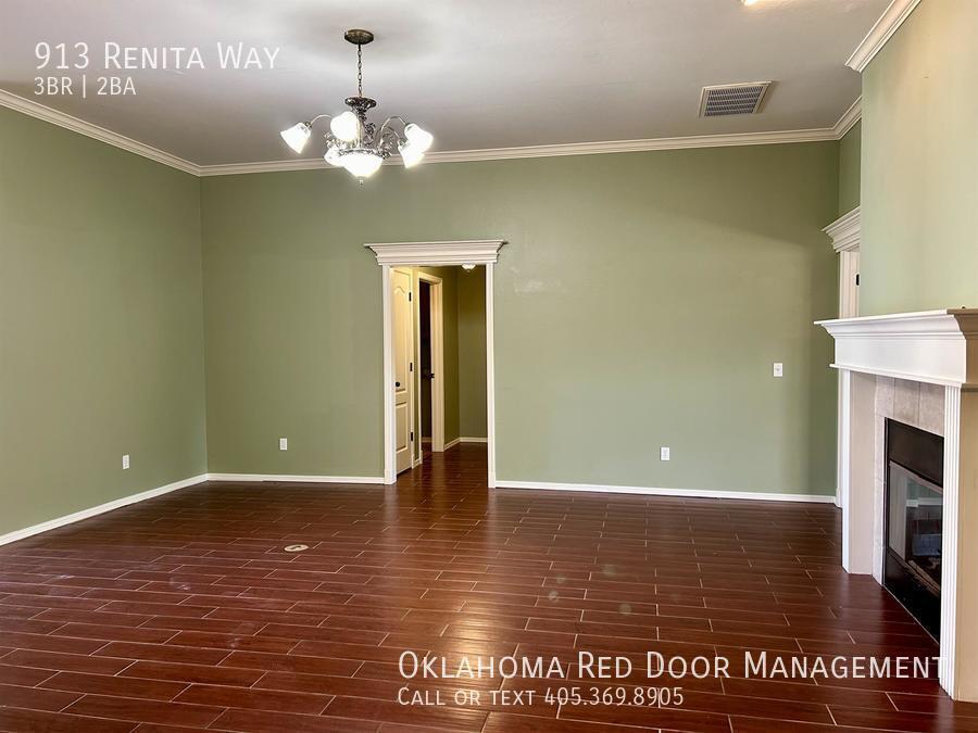 Building Photo - 913 Renita Way