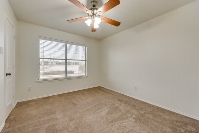 Building Photo - 1161 Condor Dr