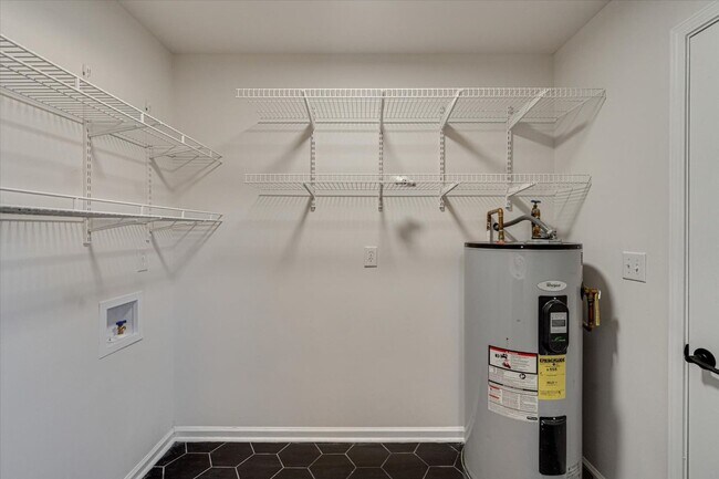 Building Photo - Charming, Pet-Friendly Home in East Ridge — Roomy Yard, Updated Features & Great Location!