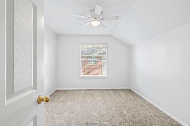 Building Photo - 4034 Harwood Dr