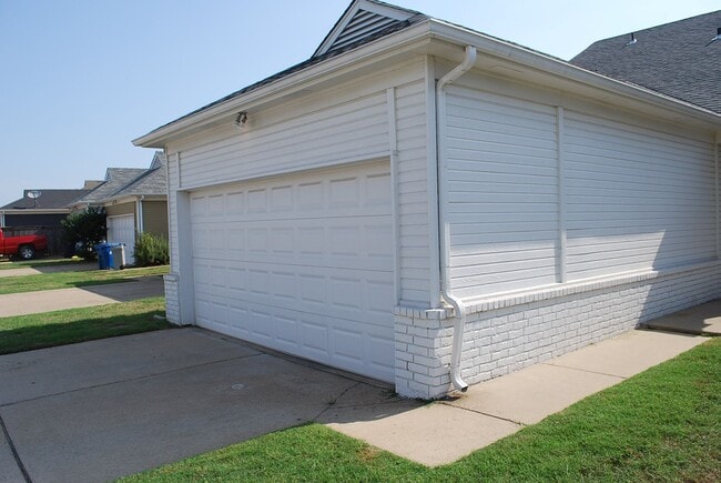 Building Photo - EXECUTIVE HOME AT HARBOR TOWN
