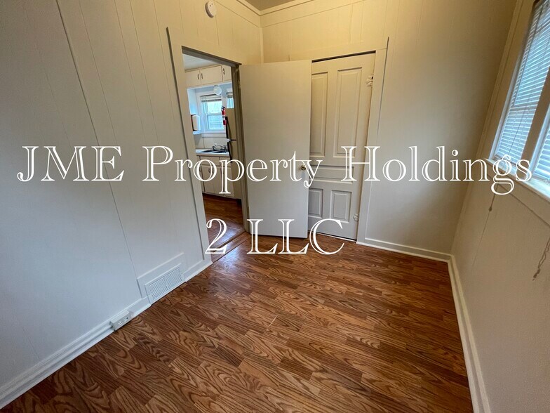 Building Photo - 113 W Young St