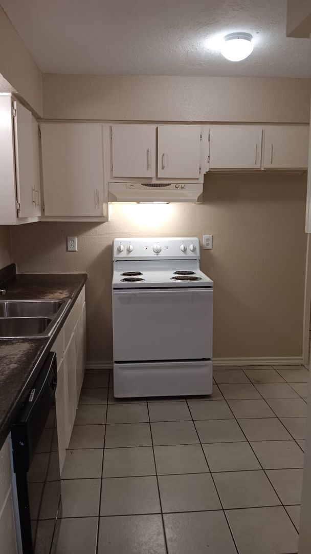 Building Photo - 6630 W Fuqua St