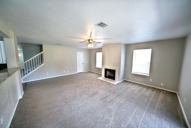 Building Photo - Stunning 4-Bedroom, 2.5-Bathroom Home in L...