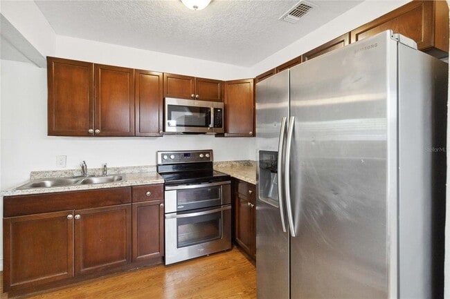 Building Photo - 634 18th St