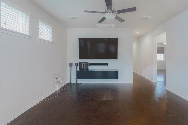 Building Photo - 5304 Golden Canary Ln