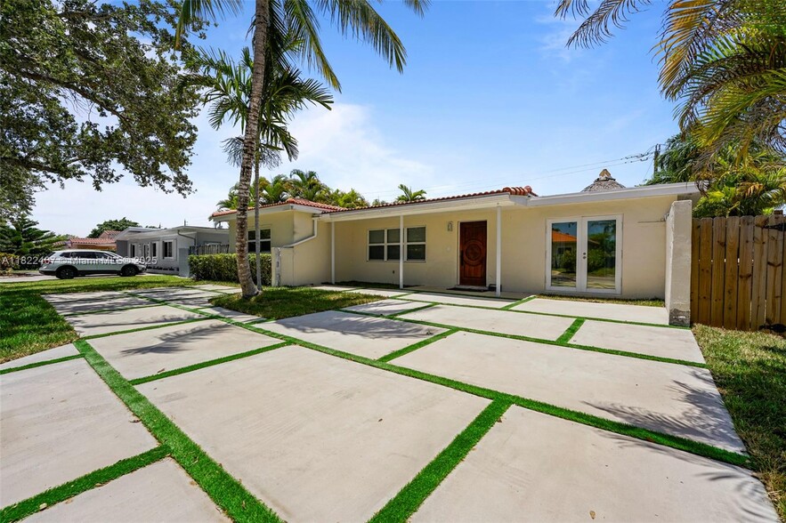 Building Photo - 12730 Ixora Rd