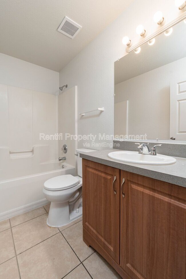 Building Photo - 210 Ichabod Ave