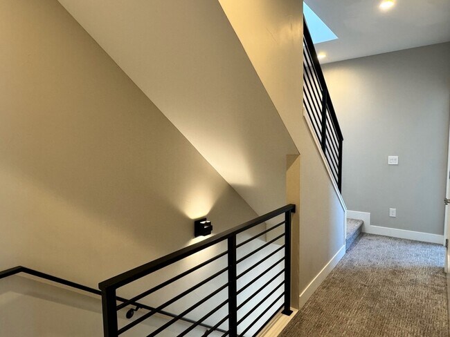 Building Photo - 452 Inca St