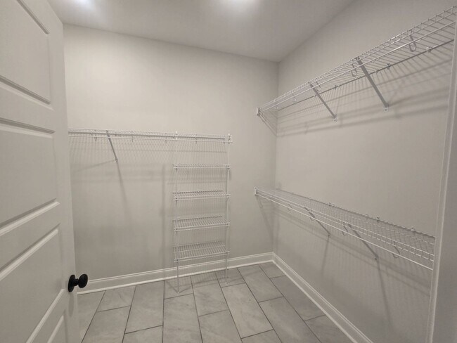 Building Photo - 509 N Halifax Ct