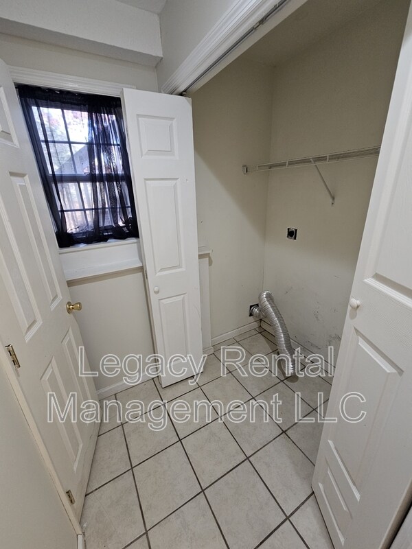 Building Photo - 109 Debbie Dr