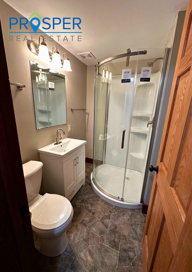 Building Photo - OM1104