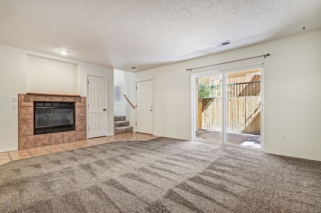 Building Photo - Oso Park Condo  3 Bedroom 2 !/2 Bath
