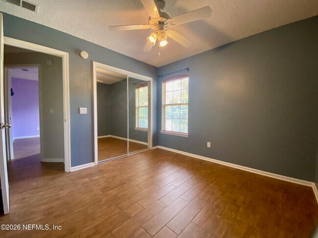 Building Photo - 1530 Vineland Cir